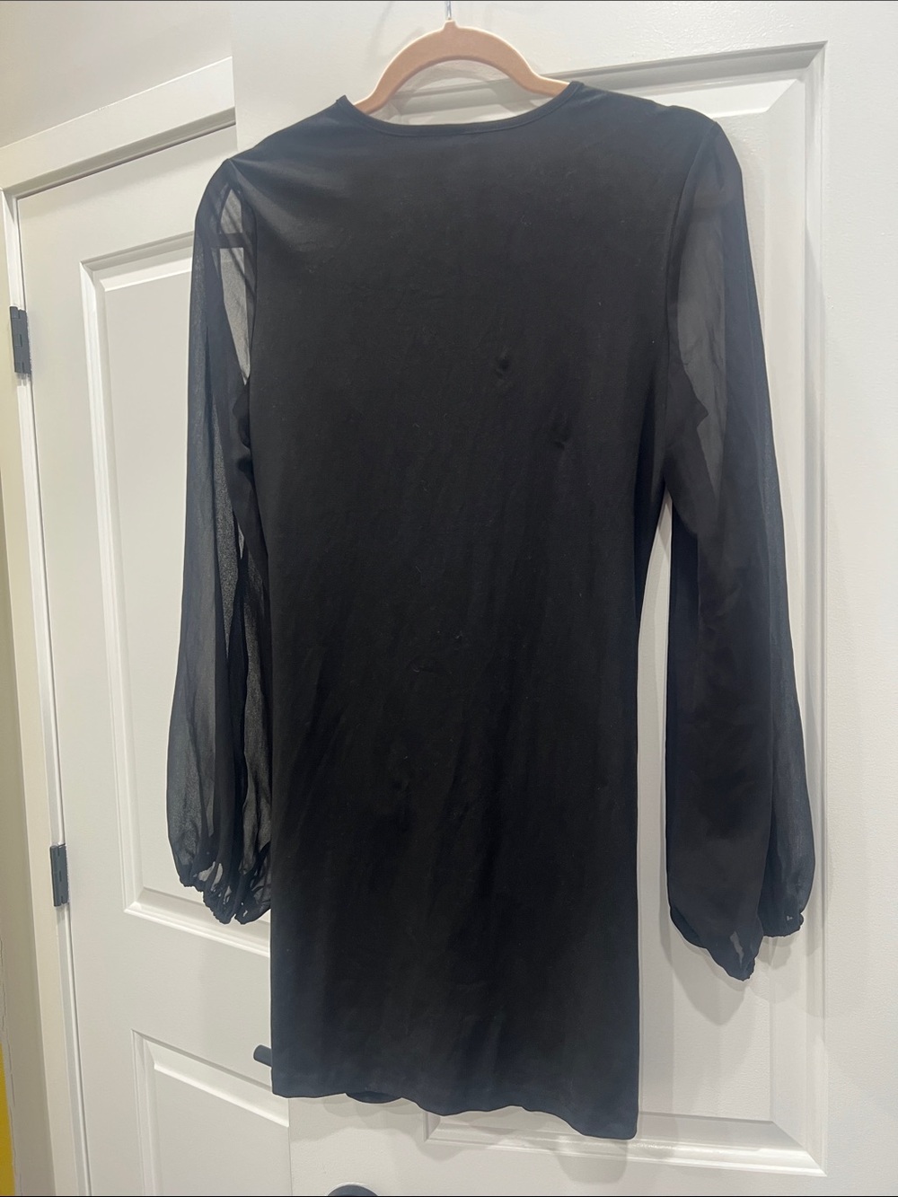 t Black Gathered V-Neck Long Sleeve Dress​ - Picture 3 of 3